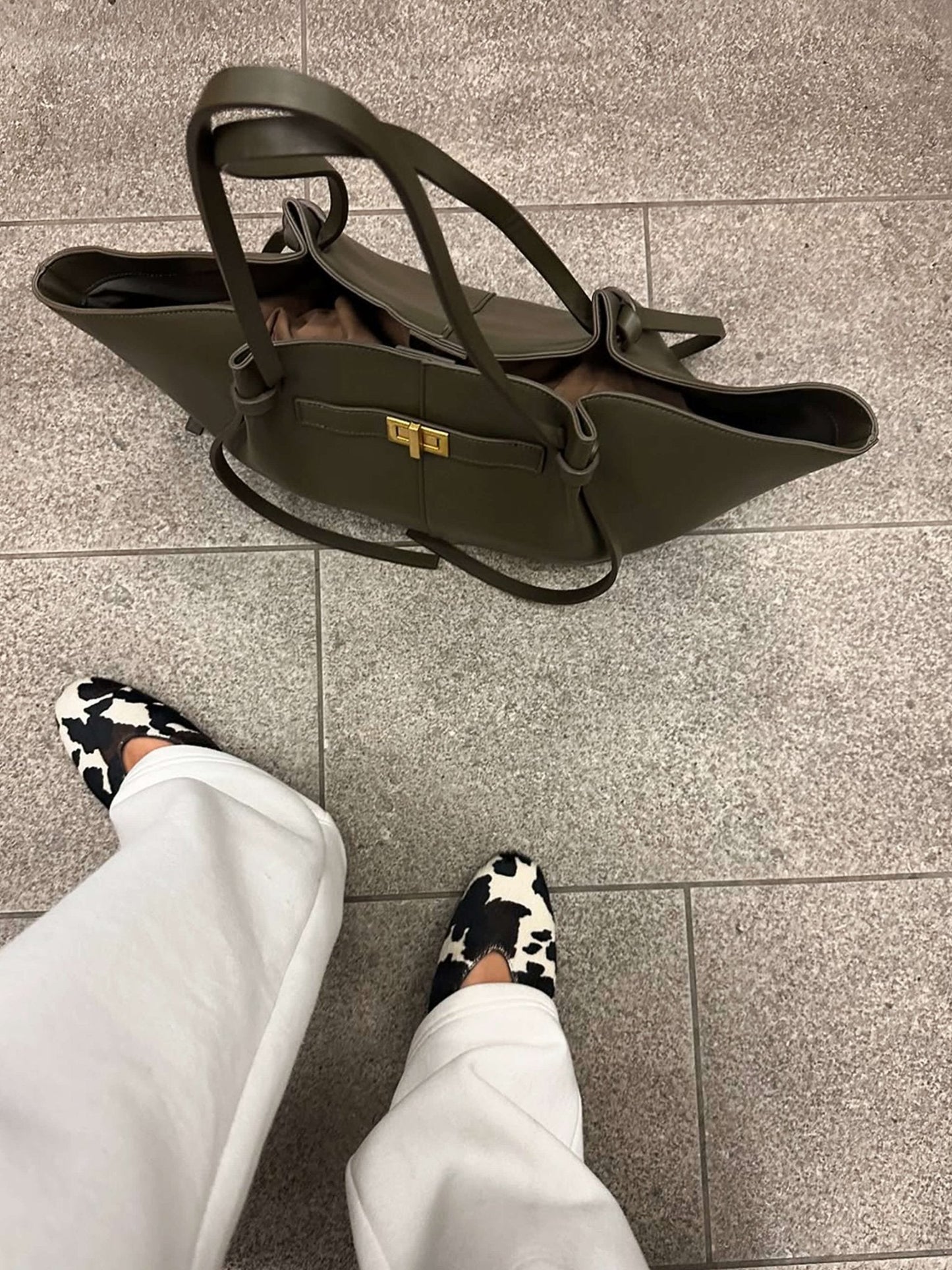 Damentasche Tote Bag Kunstleder trapezförmig mit Henkeln und Riegelverschluss